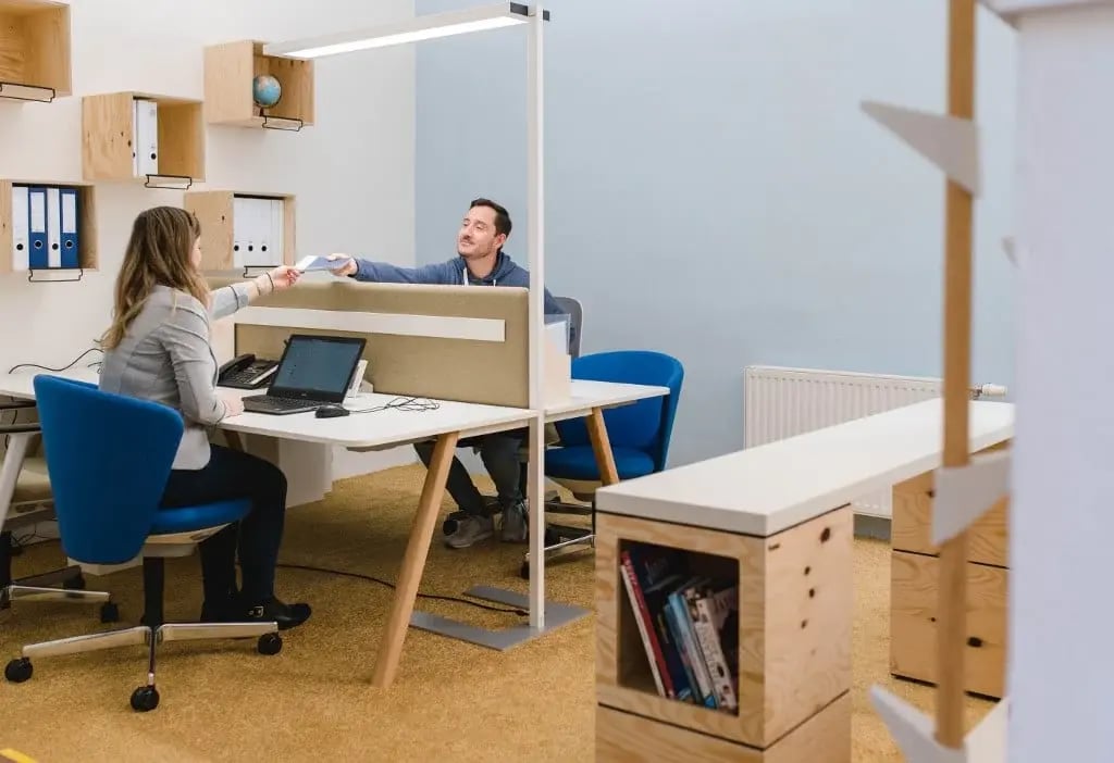 AIFS-Buero-Wien-Arbeitsplaetze-Mitarbeitede-Personen